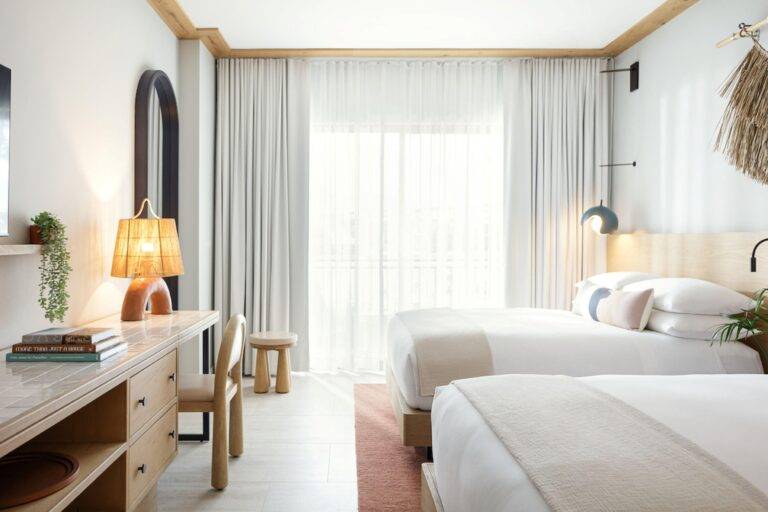 hotel-indigo-grand-cayman-8858907464-3x2